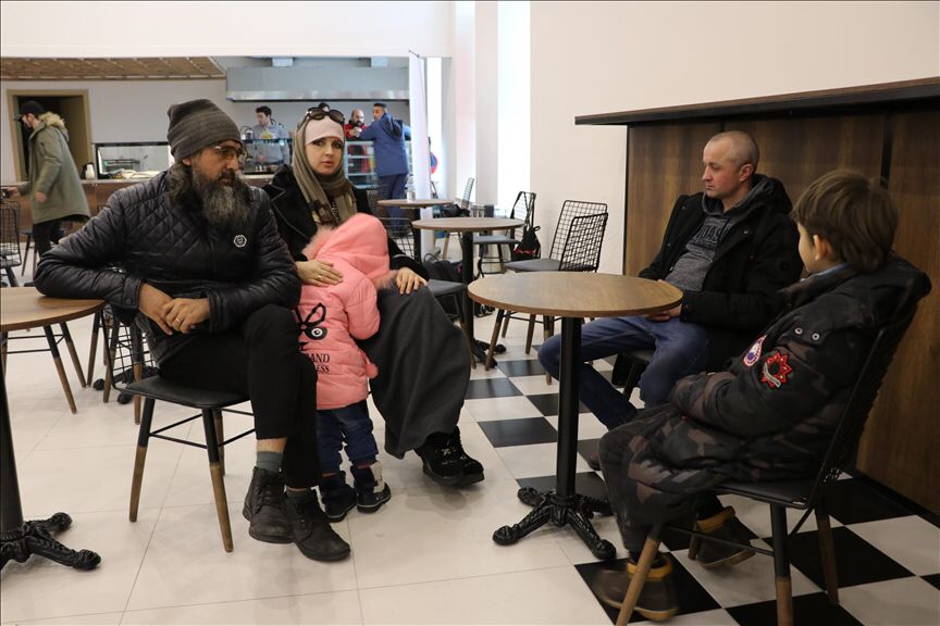 قصة أول أسرة أوكرانية مسلمة نازحة من ساحة الحرب نحو تركيا 
