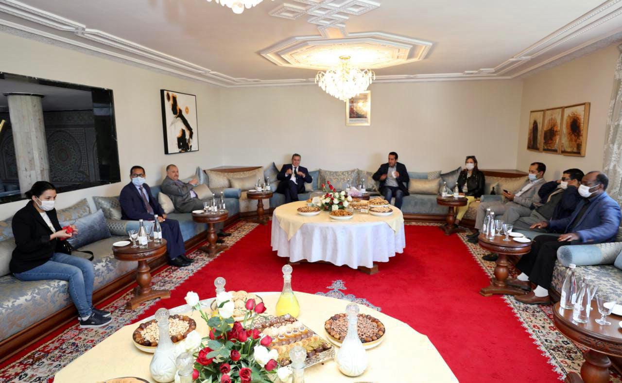 أخنوش يعقد لقاءا تواصليا مع أحزاب المعارضة في جماعة أكادير