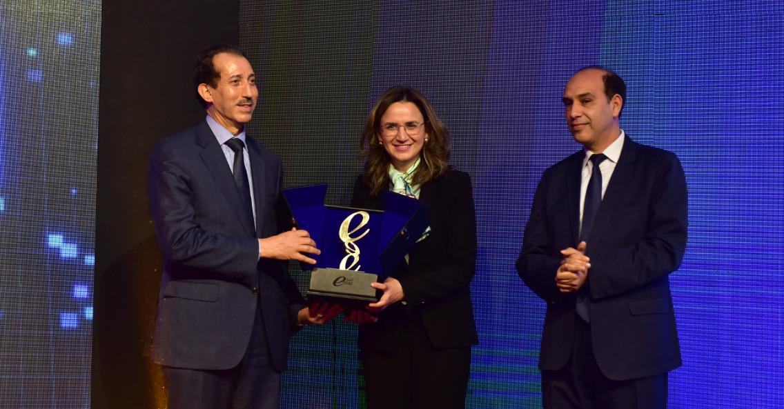 الداكي يتسلم جائزة “امتياز 2021” عن “خدمة الشكاية الإلكترونية”