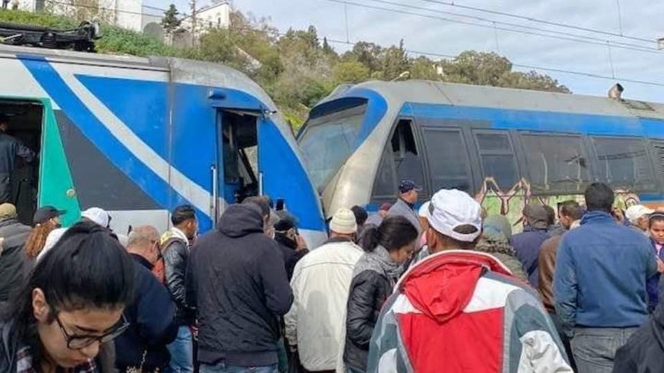 عشرات الجرحى بحادث تصادم بين قطارين بتونس