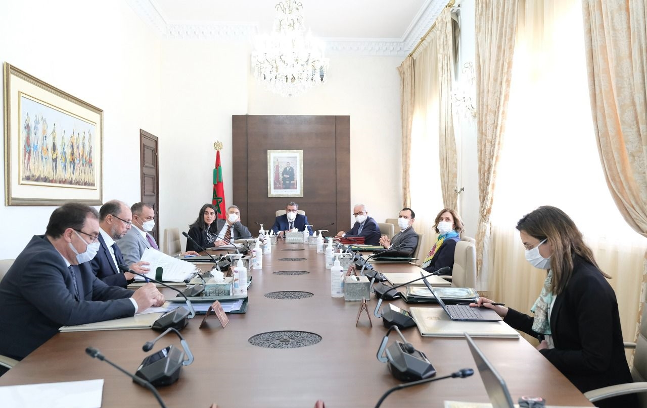 رئيس الحكومة يدعو  إلى مواصلة جهود تنفيذ ميثاق الاستثمار الجديد