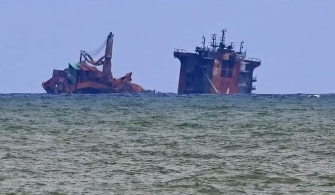 غرق سفينة محملة بالوقود قبالة السواحل التونسية     