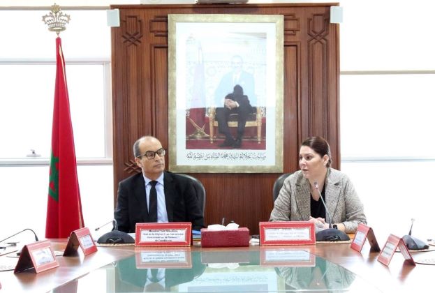 الوزيرة المنصوري أمام الوالي حميدوش: التمويل ليس هو عائق الهيكلة