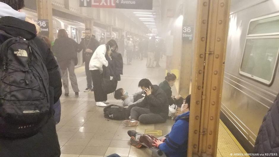نيويورك.. إصابة أكثر من  13 شخصا في حادث إطلاق نار بمحطة لمترو الأنفاق 