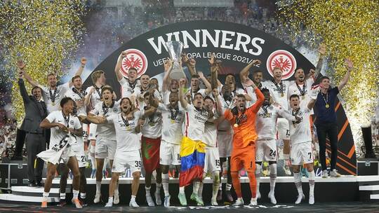 فرانكفورت الألماني يرفع كأس الدوري الأوروبي للمرة الثانية في تاريخه