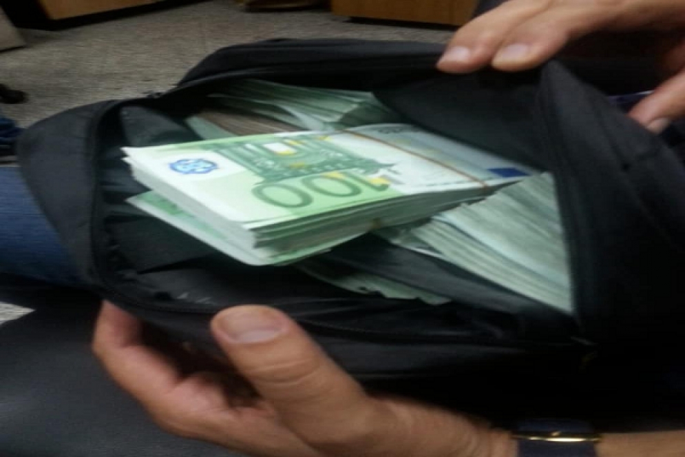 إحباط إدخال مبالغ مالية مهمة بالعملة الصعبة ومنتجات صيدلانية مهربة