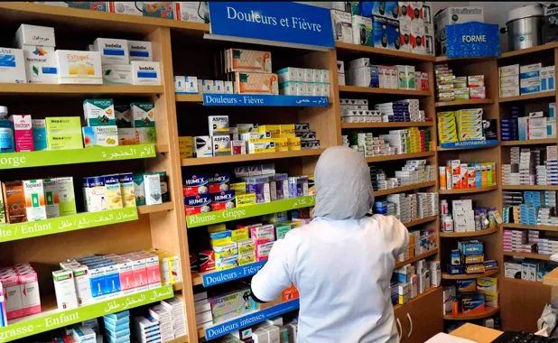 الحكومة تفي بوعدها ووزير الصحة يتدارس مع  الصيدلانيين تخفيض أسعار الأدوية