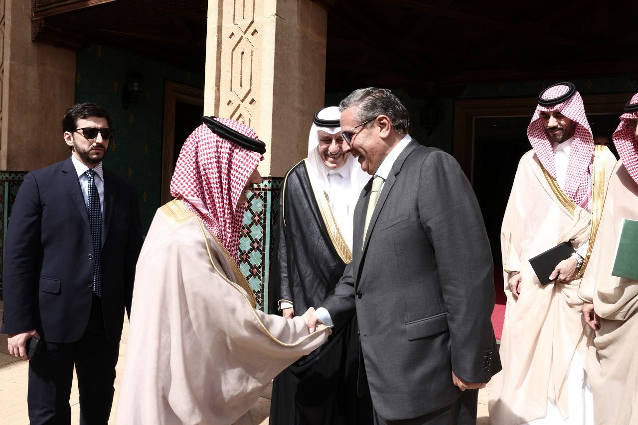 رئيس الحكومة يستقبل وزير خارجية المملكة العربية السعودية