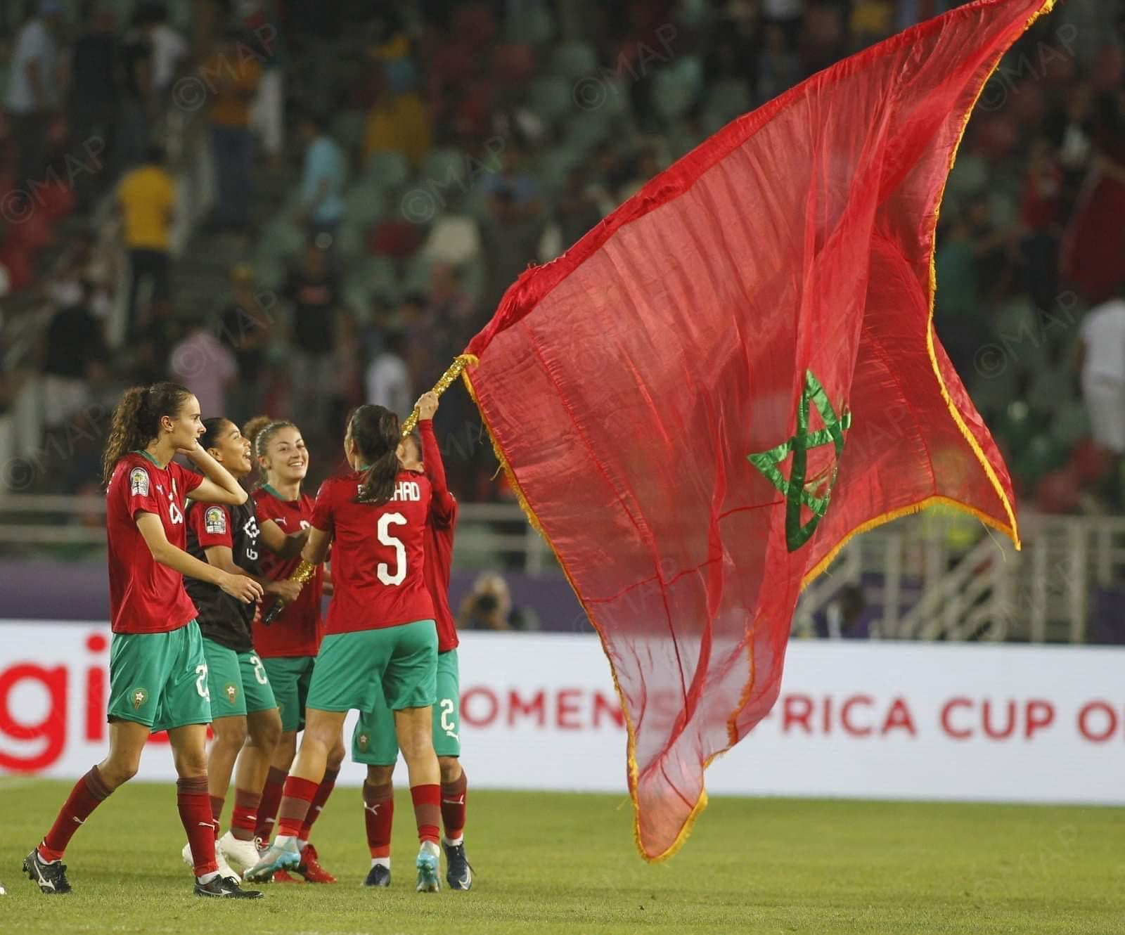 خليلوفيتش يشارك المغاربة فرحة التأهل إلى نهائي كأس إفريقيا للسيدات (صور)