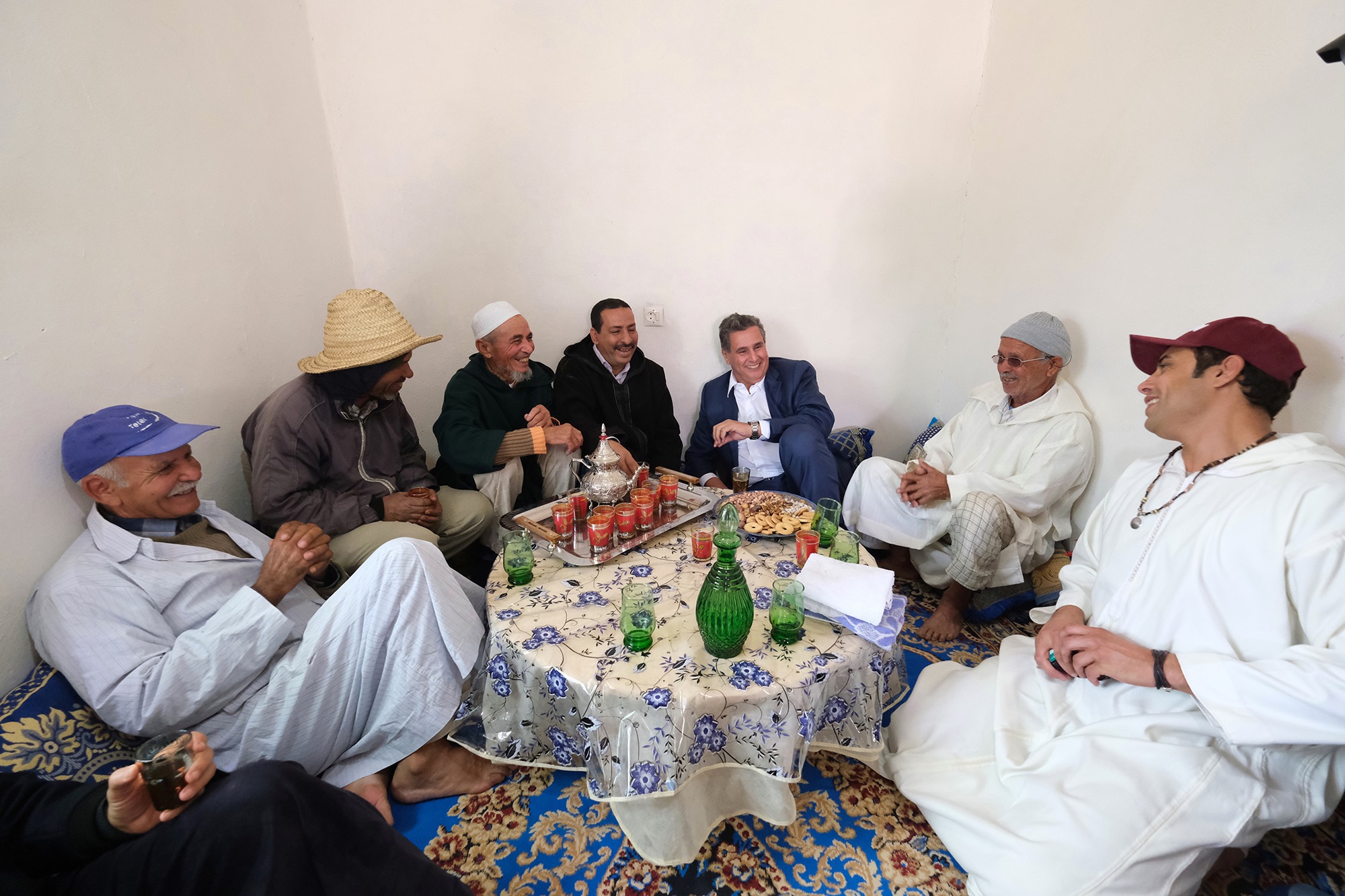 هاشتاغ أخنوش وشاعر لمزاليط ومطرب الغلابة.. حلاويلا يا خسارة حلاويلا