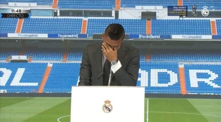 كاسميرو يذرف الدموع في مؤتمر وداع ريال مدريد