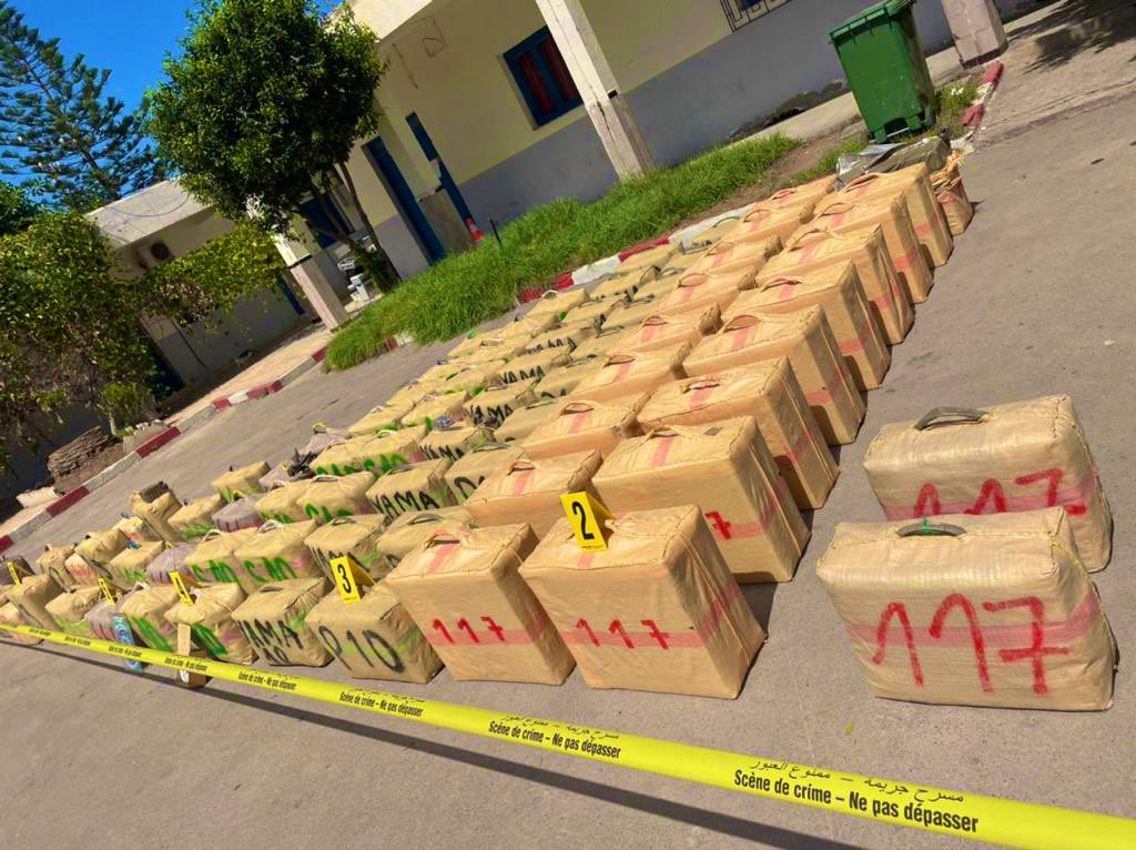 صيد ثمين.. حجز حوالي 3 طن من الحشيش وإيقاف 6 أشخاص بالناظور