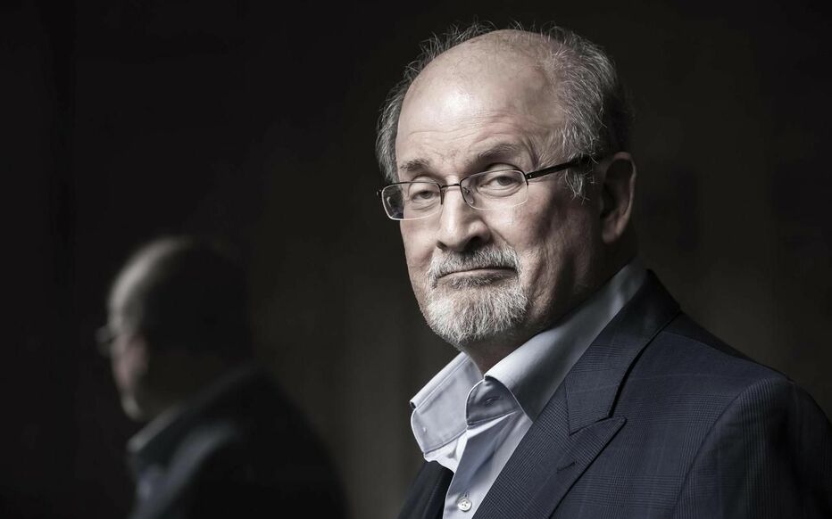 بعد تهديدات إيران.. سلمان رشدي يتعرض للطعن بنيويورك