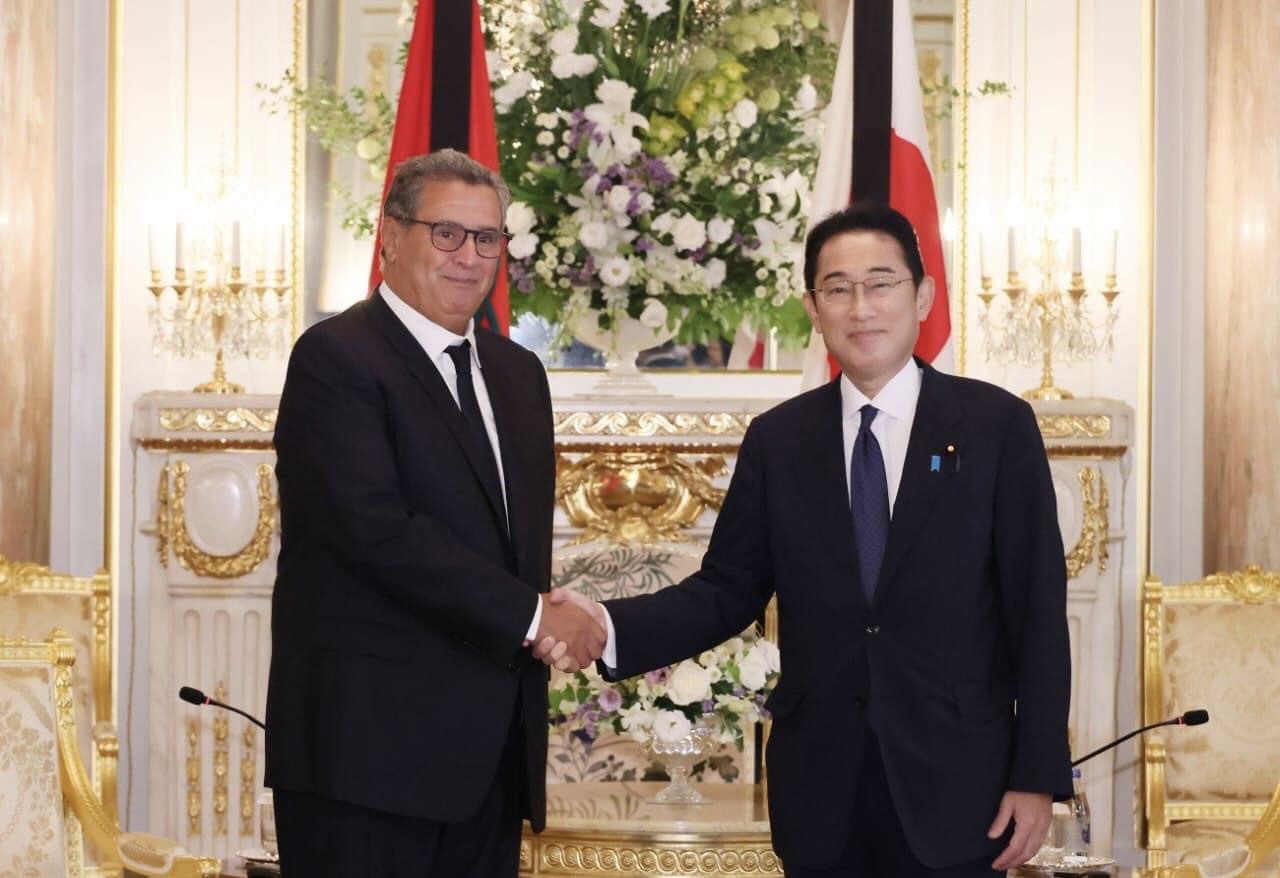 رئيس الحكومة يجري محادثات مع رئيس الوزراء الياباني هذه مضامينها