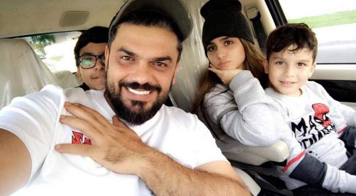 رغم متابعته.. الترك يسافر إلى البحرين ويلتقي أولاده ووالده بالدموع