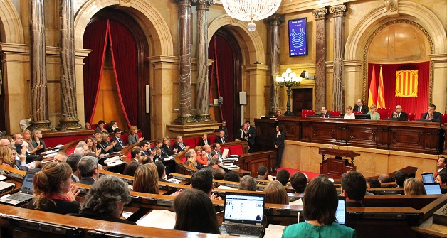 برلمان كتالونيا يتضامن مع “سلفي” مغربي مهدد بالطرد من إسبانيا