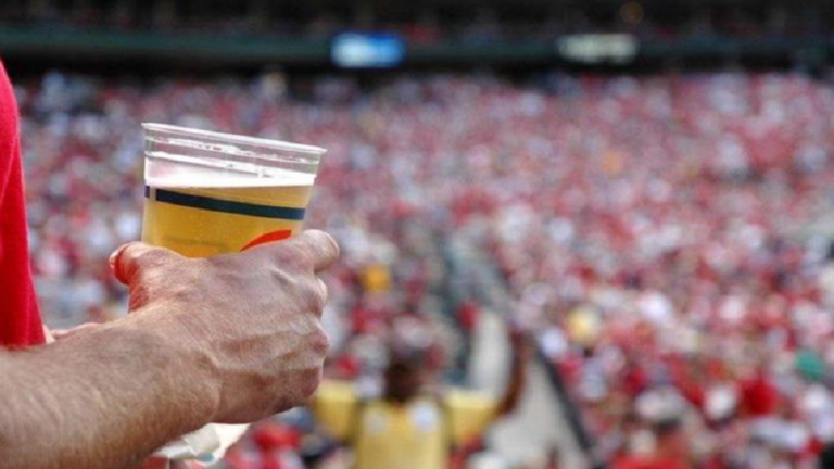 الـ”فيفا”.. حظر بيع المشروبات الكحولية للمشجعين في محيط ملاعب المونديال