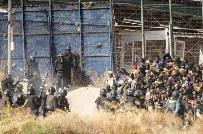 حكومة بيذرو في ورطة. الشرطة استنجدت بالأمن المغربي للتصدي للمهاجرين
