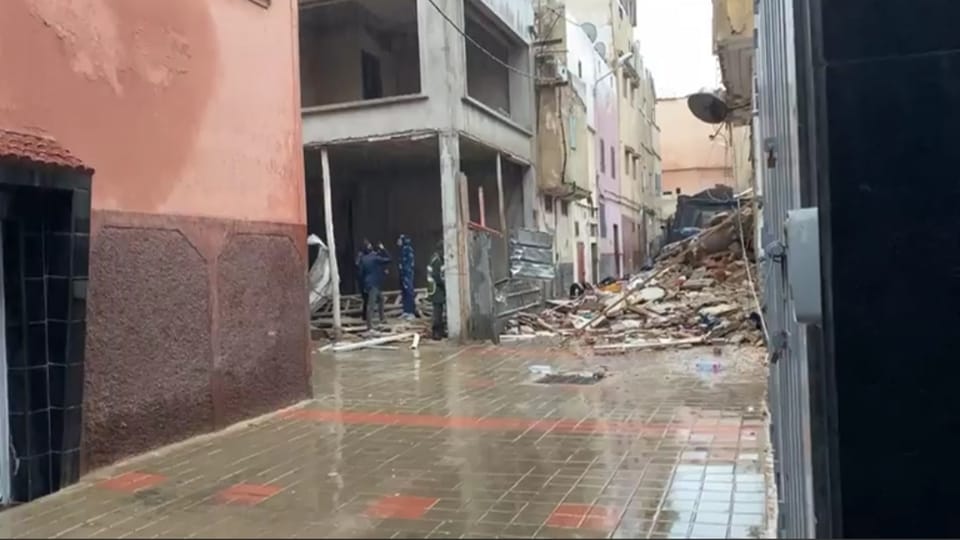الدار البيضاء.. مصرع 3 أشخاص في انهيار جزئي لمنزل مكون من طابقين