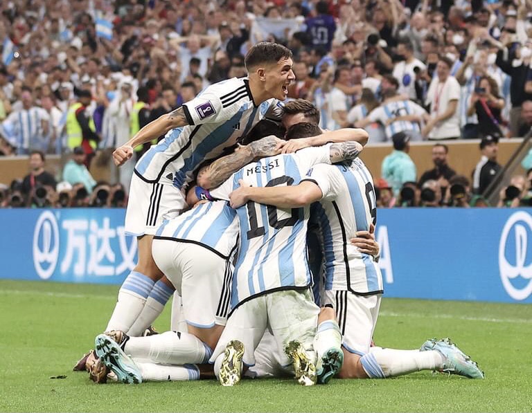 ميسي يقود الأرجنتين إلى الفوز بكأس العالم .. وهذه تفاصيل دقائق الحسم