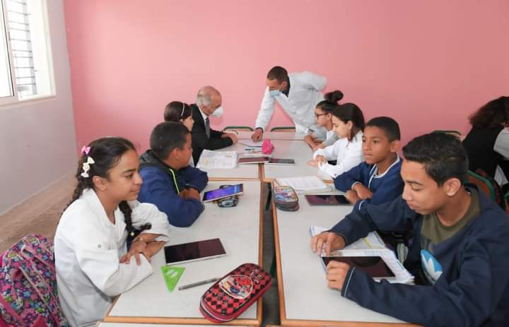 رقمنة التعليم…الحكومة تطلق مشروع “الأقسام الرقمية”