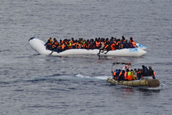 الهجرة السرية.. إنقاذ أزيد من ألف مهاجر قبالة السواحل التونسية
