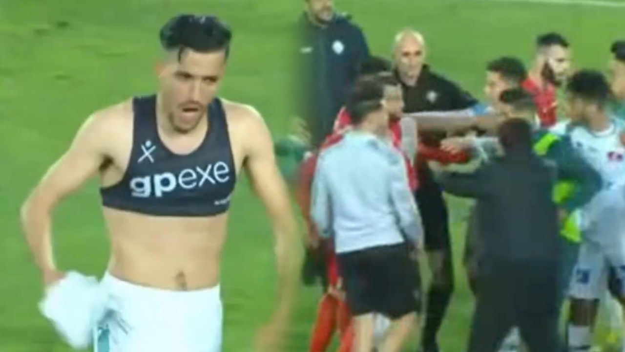 شجار عنيف بين لاعبي الوداد والرجاء بعد انتهاء مباراة الديربي والحكم يشهر البطاقة الحمراء (فيديو)