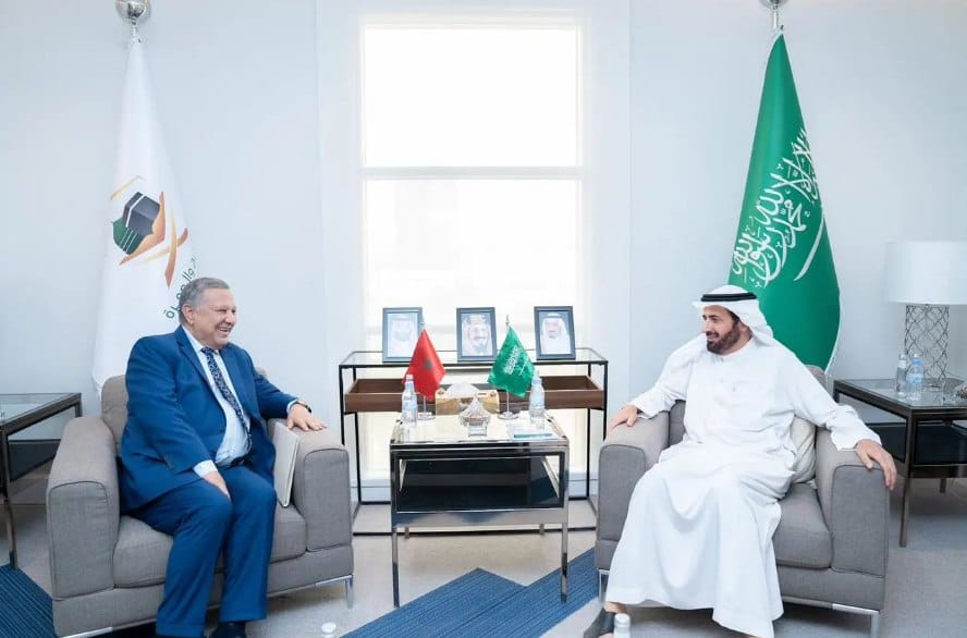 استعدادا لاستقبال الحجاج.. سفير المغرب يتباحث مع وزير الحج السعودي