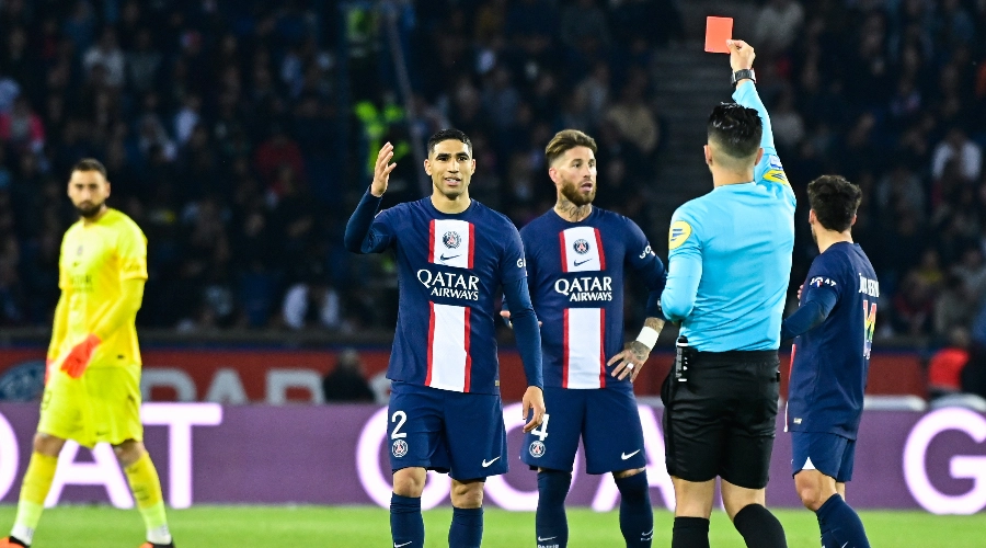 هل يفقد باريس سان جيرمان نجمه أشرف حكيمي لنهاية الموسم؟