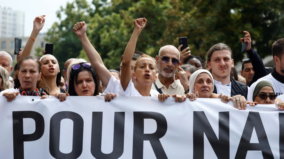 روح نائل تحلق فوق باريس..ومواجهات في الضواحي بين الاهالي والشرطة
