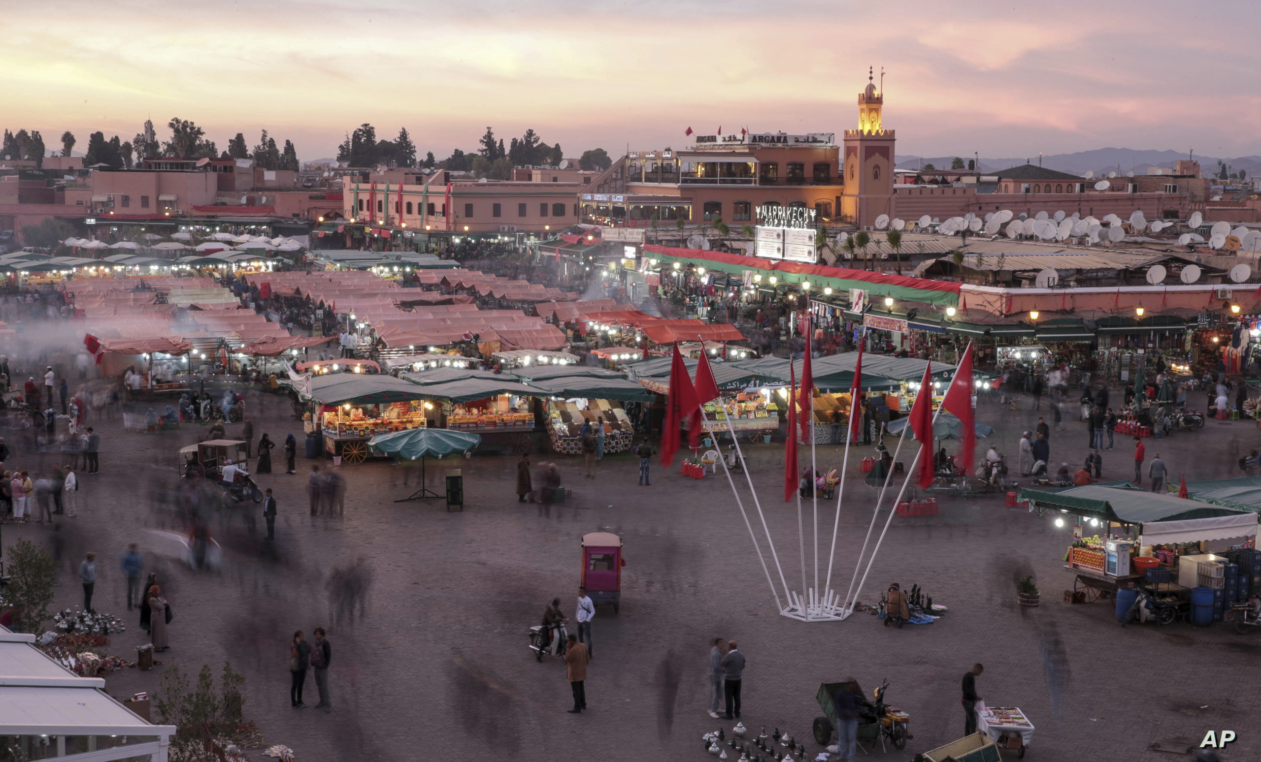 مراكش..  ساحة جامع الفنا القلب النابض للمدينة