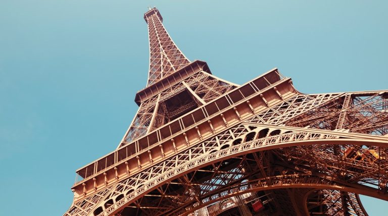 إنذار أمني يُخلي برج إيفل وسط باريس