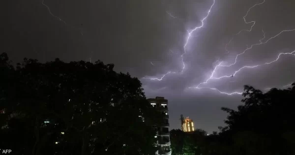 صواعق البرق يُصرع 10 أشخاص شرق الهند