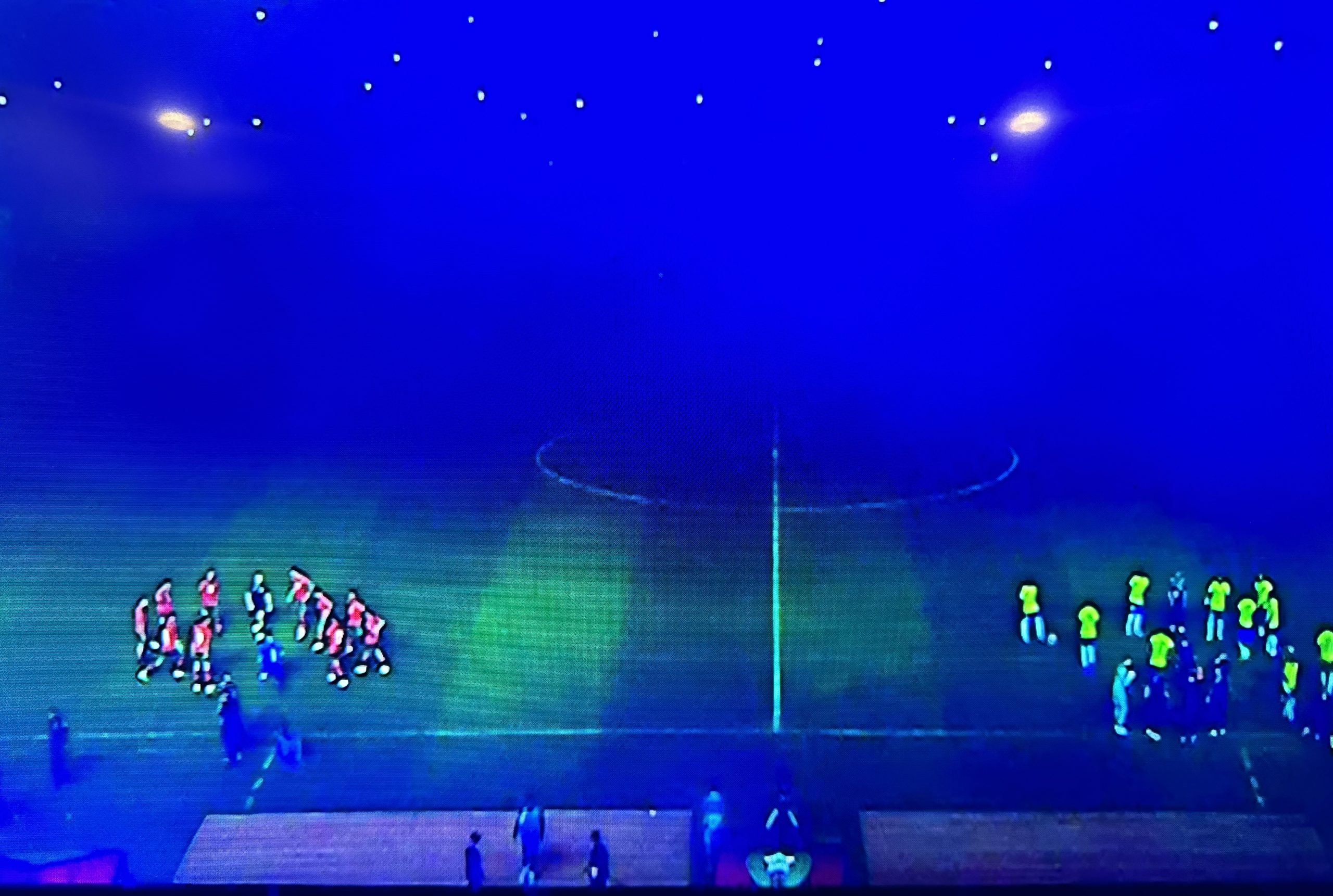 فضيحة هزت فاس. انقطاع التيار الكهربائي عن الملعب وتوقف مباراة المغرب والبرازيل