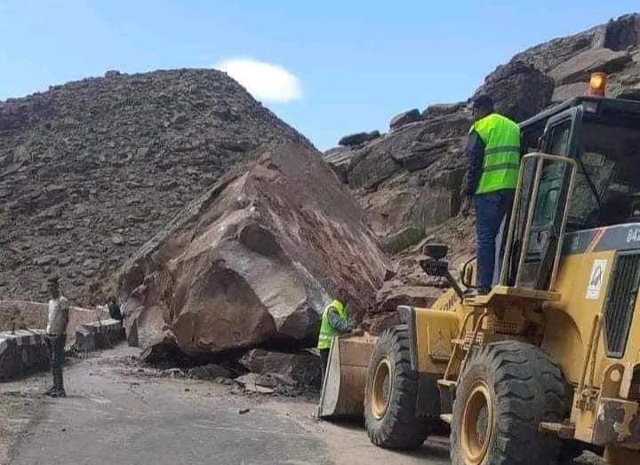 مسؤولون يدعون المواطنين إلى تسهيل أشغال فك العزلة عن المناطق المتضررة من الزلـ.ـزال