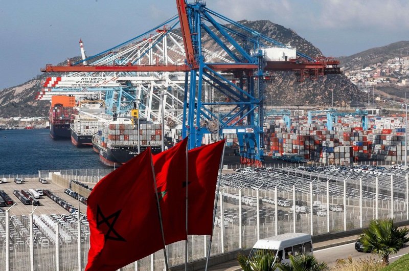 طنجة المتوسط.. حركة الحاويات تتخطى حاجز الـ 8 ملايين