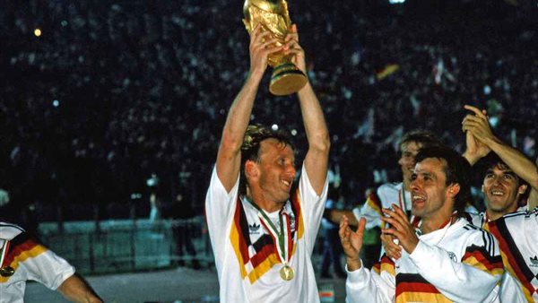 الكرة العالمية تودع مسجل هدف تتويج ألمانيا بمونديال 1990