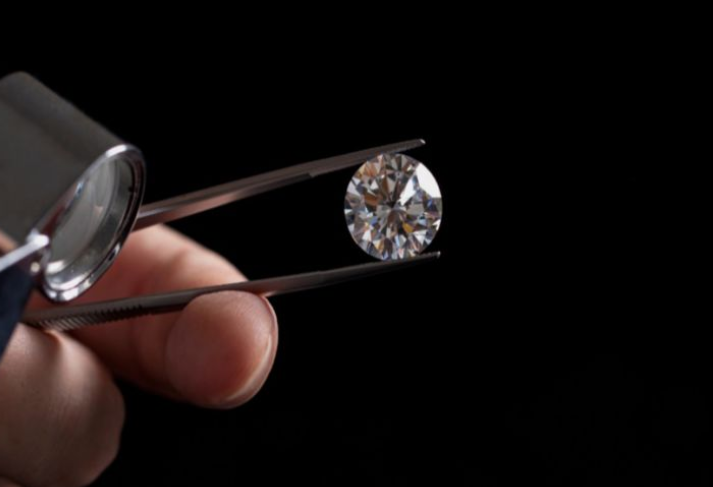 الأحجار الكريمة.. الماس الاصطناعي يعيد صقل سوق المجوهرات العالمية