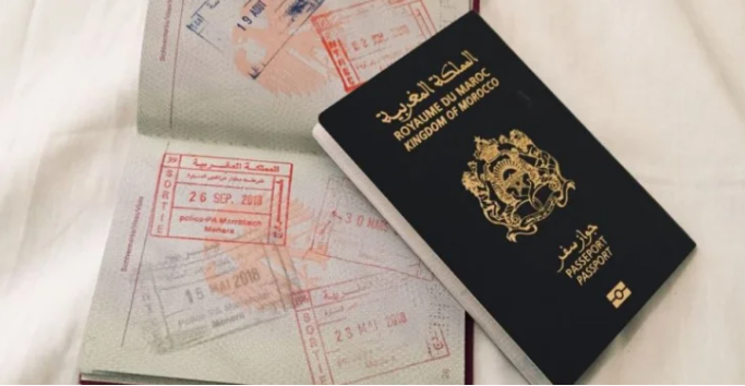 الحكومة تمنح الأم حق إصدار جواز سفر أبنائها دون موافقة الأب