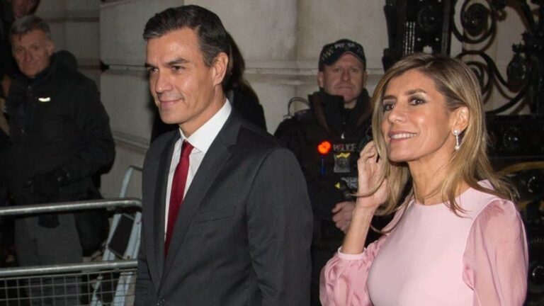 بسبب زوجته.. رئيس الحكومة الإسبانية يفكر في الاستقالة
