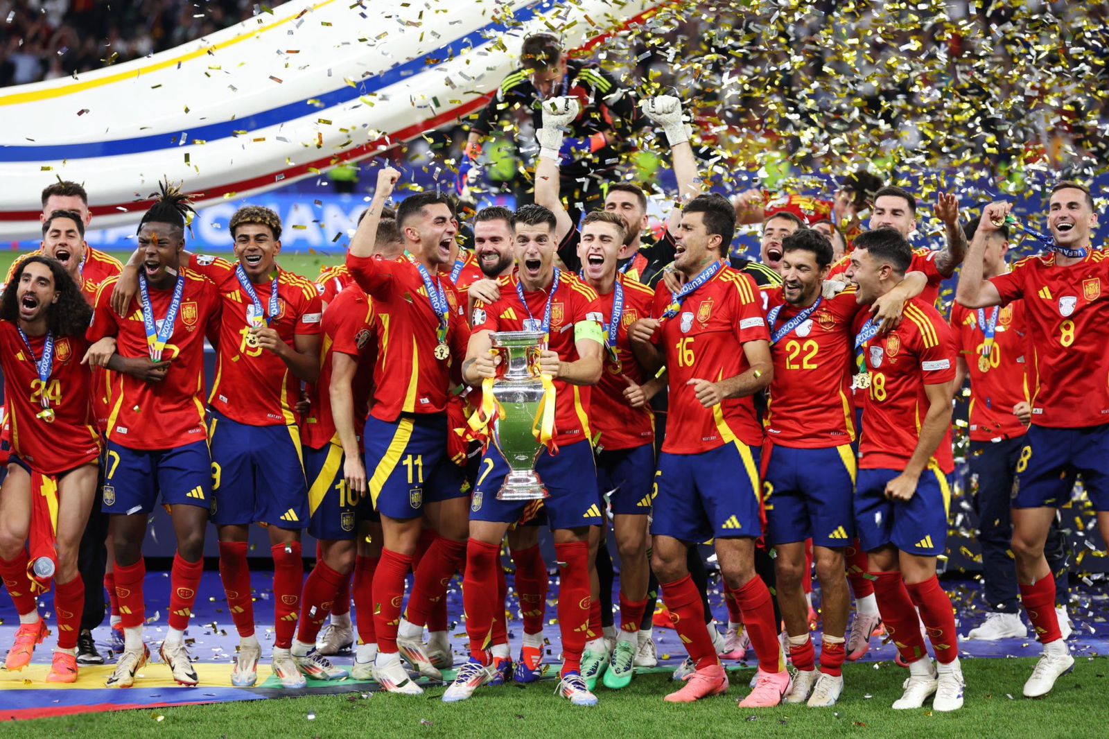 الماتادور يطيح بالأسود الثلاثة ويتوج بكأس أوروبا للمرة الـ4