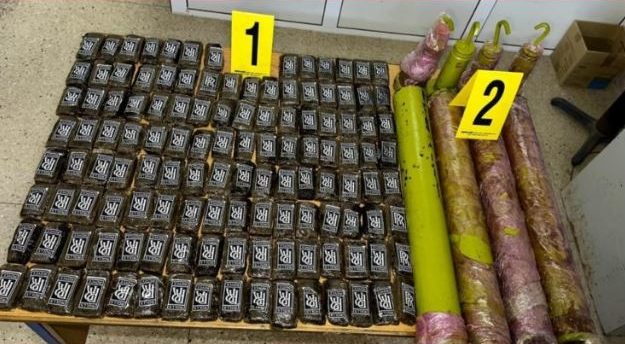 العيون.. كمية كبيرة من “الحشيش” وسط أنابيب حديدية