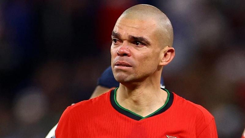 البرتغالي بيبي يعتزل كرة القدم