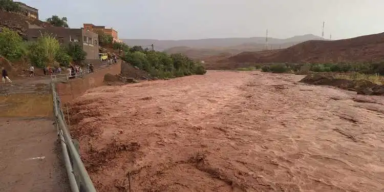 نشرة إنذارية.. زخات رعدية ورياح قوية مصحوبة بـ”التبروري”