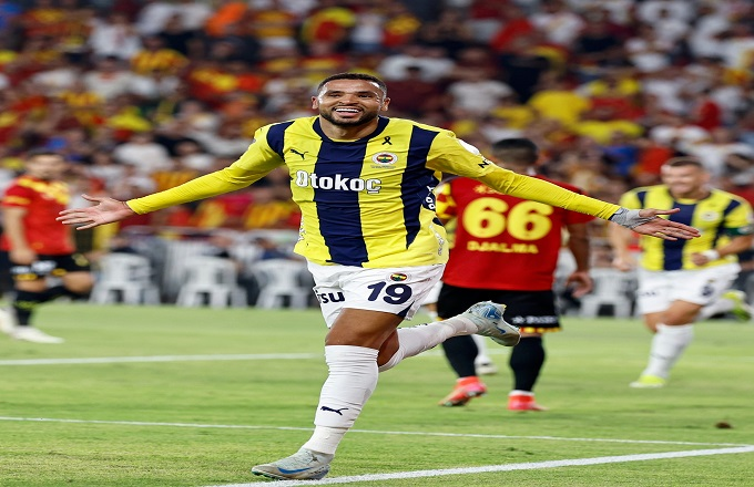 النصيري ينقذ فريقه من الهزيمة أمام مانشستر يونايتد