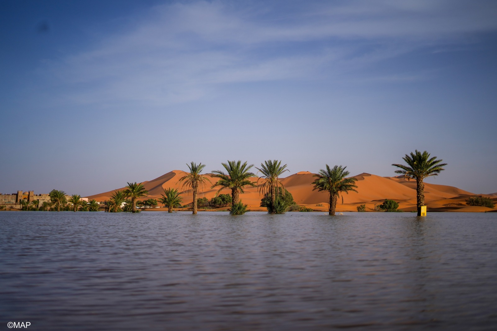 أمطار استثنائية تحيي بحيرات أماتها الجفاف في صحاري الجنوب الشرقي