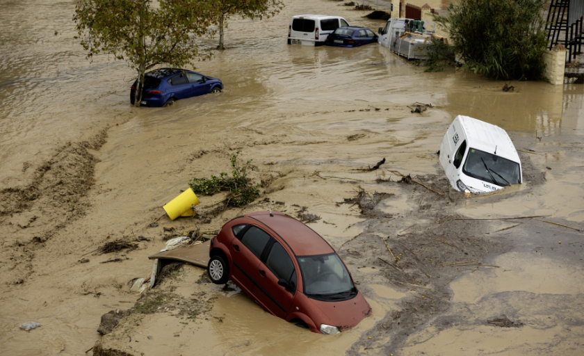 فيضانات فالنسيا الإسبانية تودي بحياة 51 شخصا