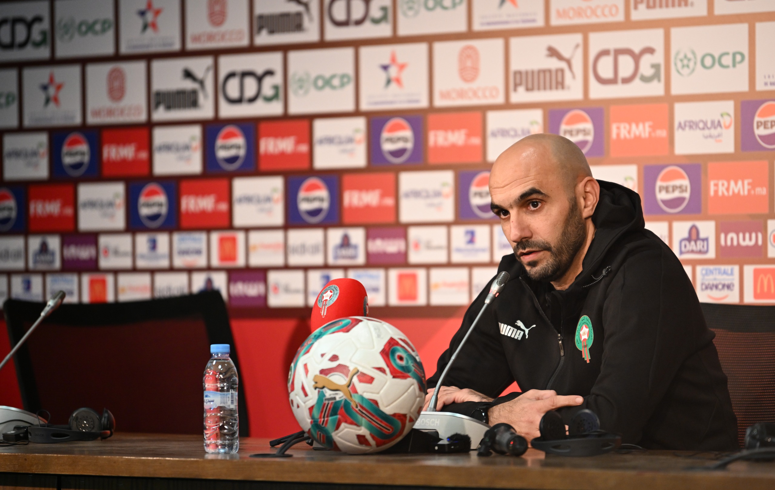 الركراكي.. بالعامري لاعب ذكي ويتأقلم بسرعة