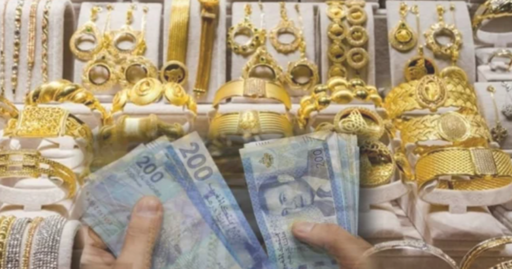 الذهب يتراجع عن مستوياته القياسية