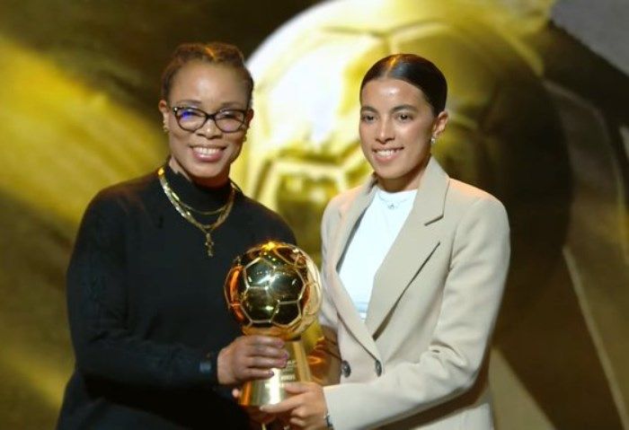 جوائز الـ”كاف”.. ضحى المدني أفضل لاعبة شابة في إفريقيا
